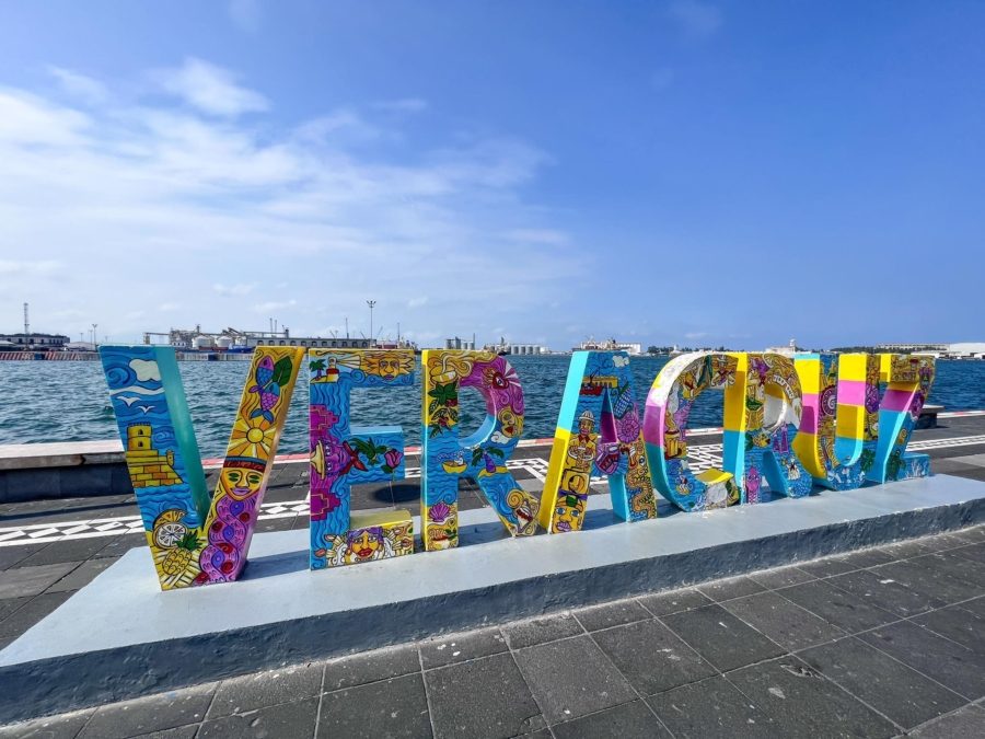 Monumental Veracruz letters on the boardwalk